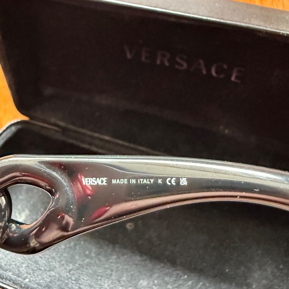 VERSACE VE4409 square Versace sunglass black with dark grey lenses - Picture 8 of 8